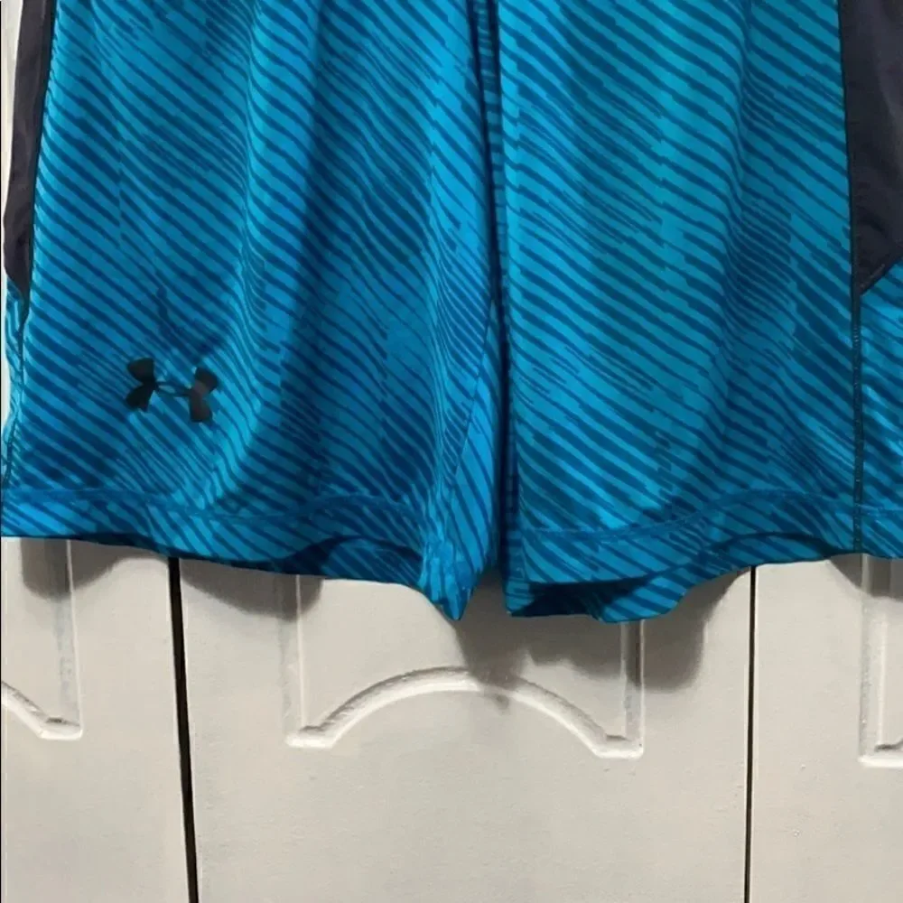 Under Armour Teal Print Loose Athletic Shirts S/M